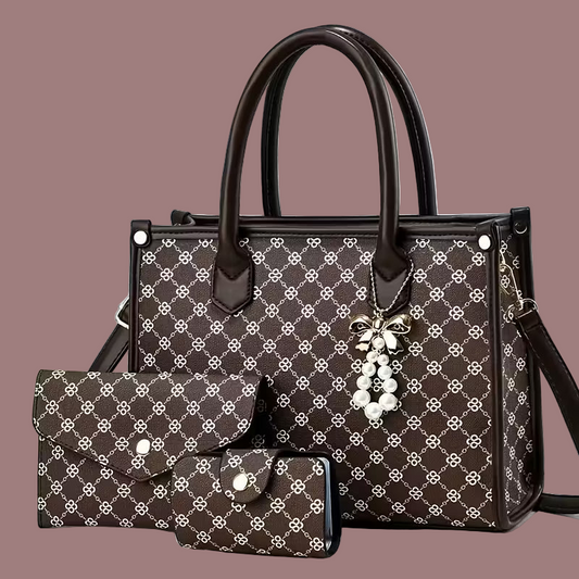 Fashionable and versatile shoulder bag